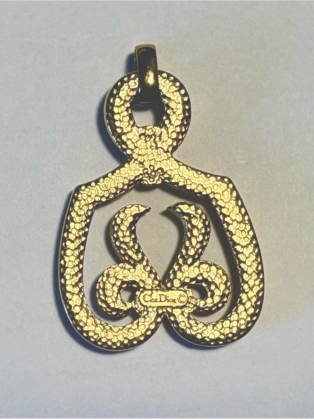 Dior Textured Gold Fleur Motif Pendant Necklace - Picture 3 of 4